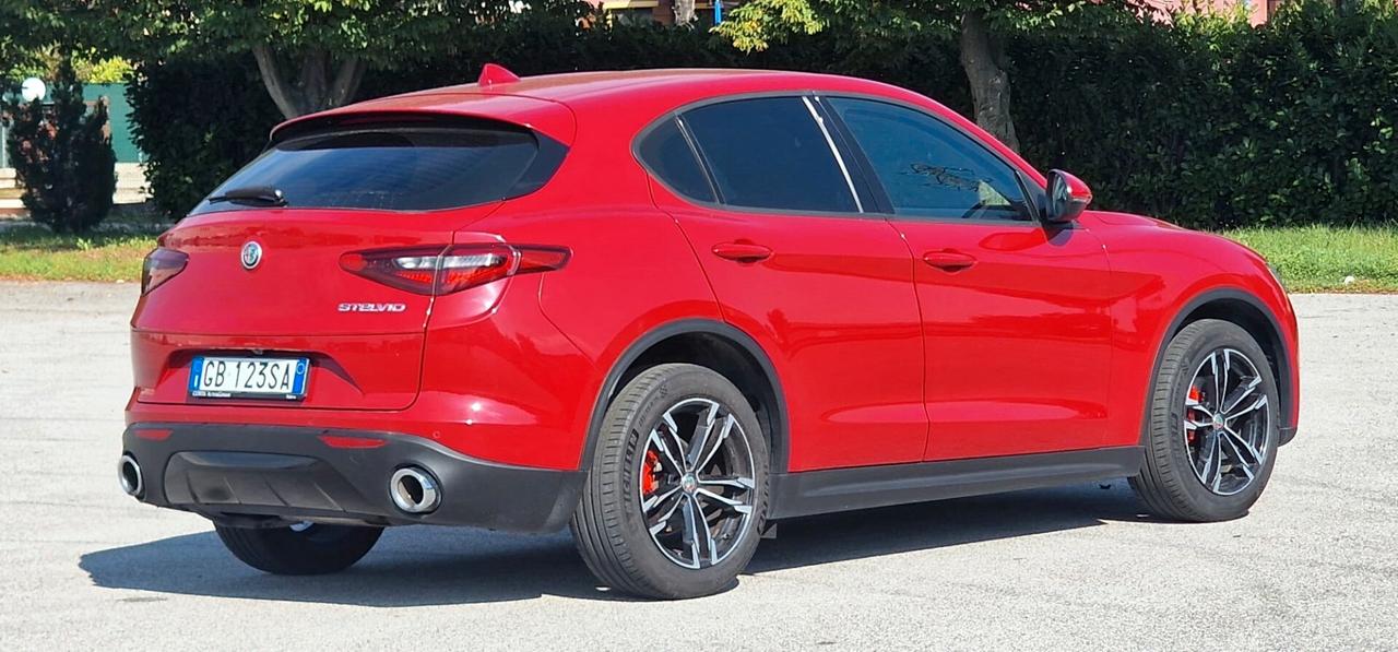 Alfa Romeo Stelvio 2.2 Turbodiesel 160 CV AT8 RWD