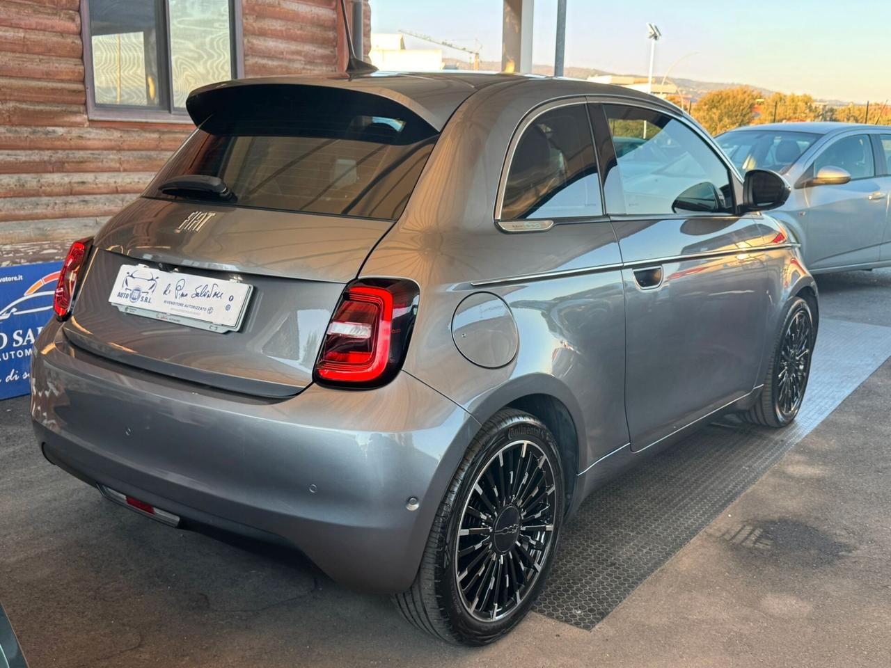 Fiat 500 500e Berlina 42 kWh La Prima