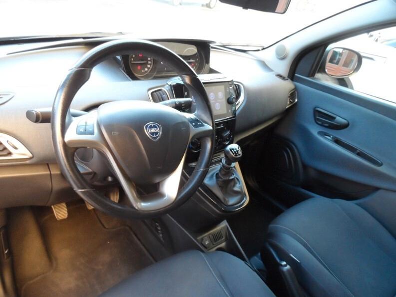 Lancia Ypsilon 1.0 FireFly 70 CV Hybrid Gold