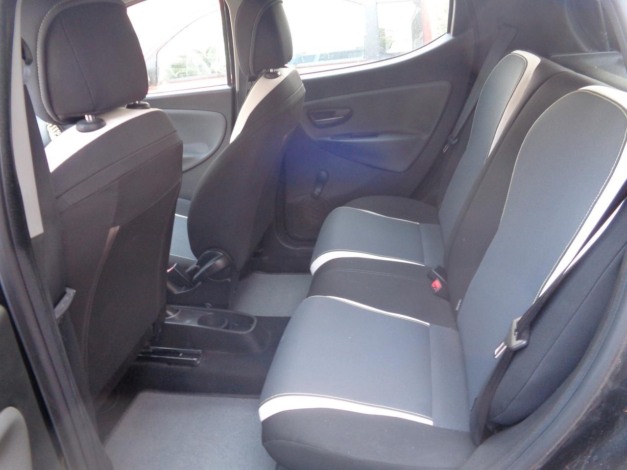 Lancia Ypsilon 0.9 TwinAir 85 CV 5 porte Metano Ecochic Silver