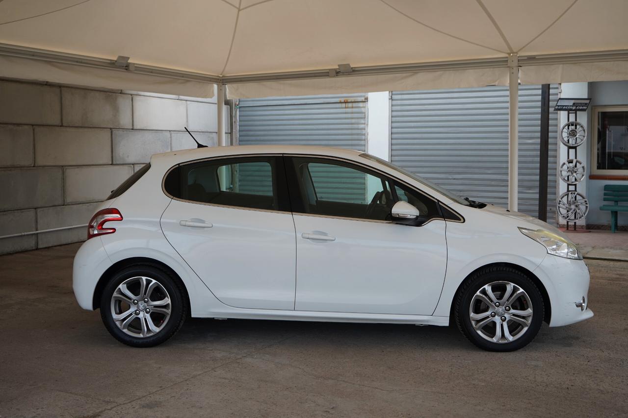 Peugeot 208 1.4 HDi 68 CV 5 porte Allure