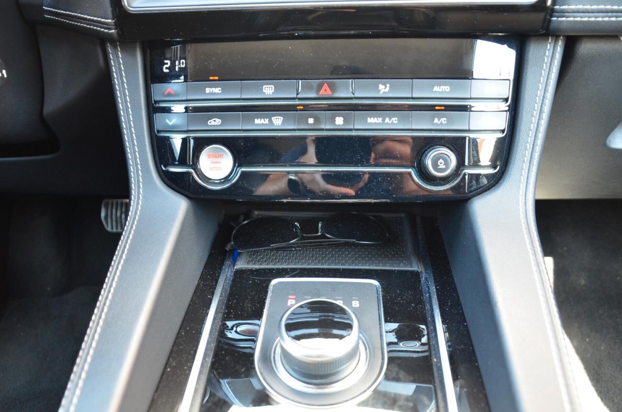 Jaguar F-Pace 2.0 D 180 CV AWD aut. R-Sport