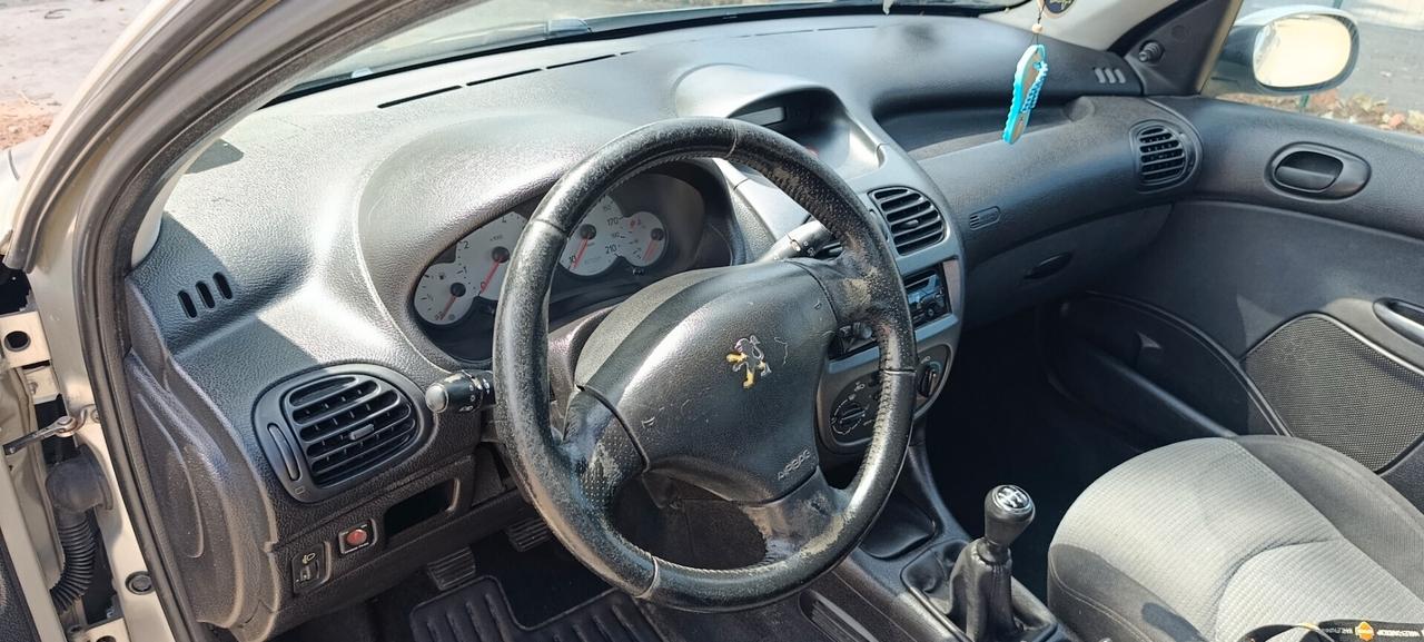 Peugeot 206 1.1 5p. XT