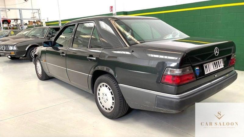 Mercedes-Benz Serie 200-320 200 E