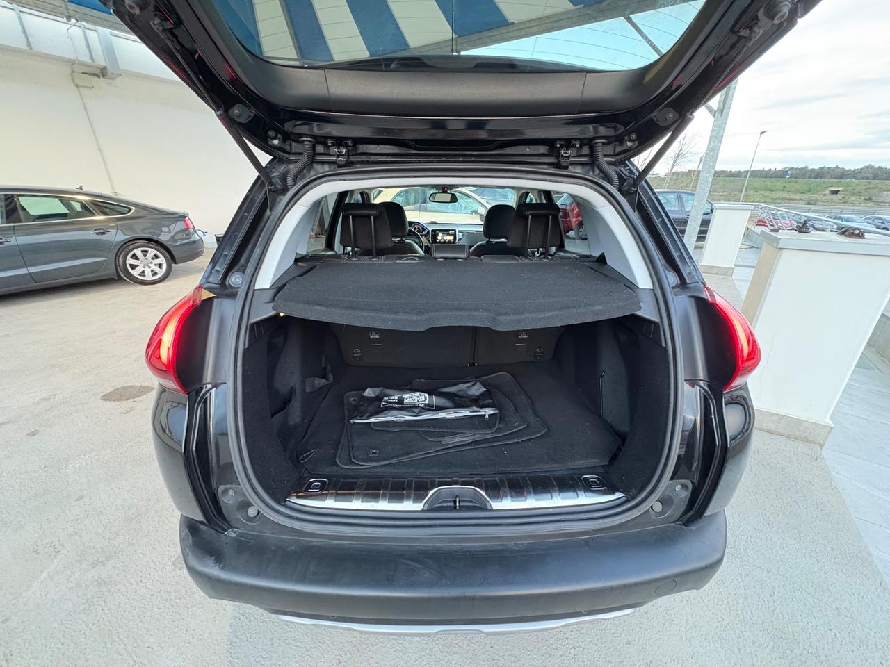 Peugeot 2008 BlueHDi 120 S&S Black Matt