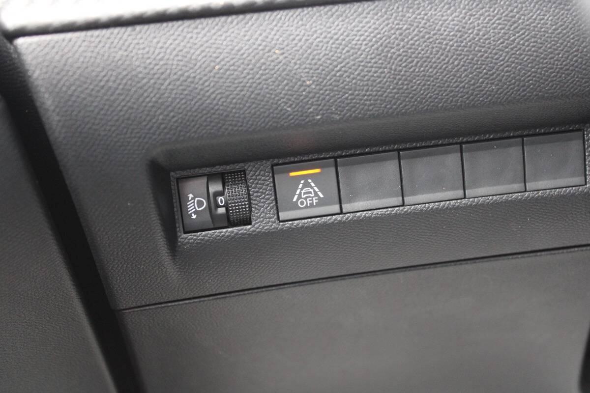 Peugeot 208 1.2 puretech Active s&s 75cv Con NAVIGATORE