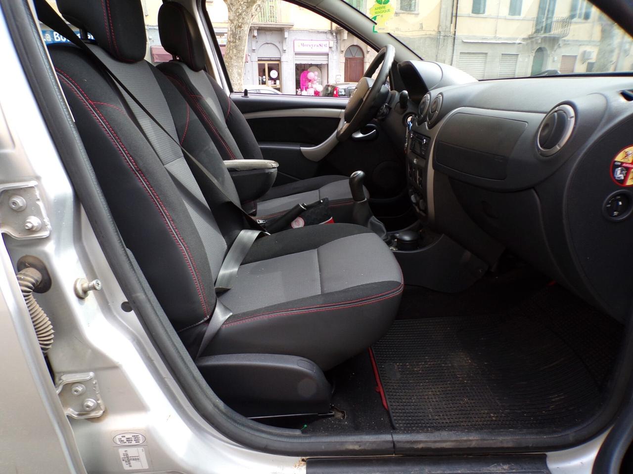 DACIA DUSTER LAUREATE DEL 2013 CON 108.000 KM UNIPROPRIETARIO