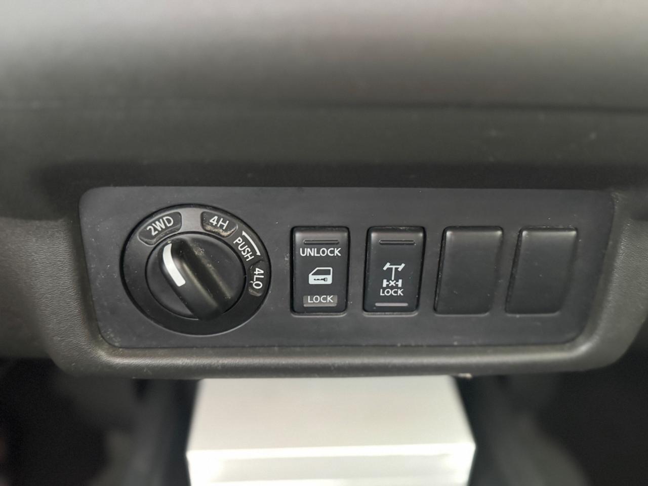 Nissan Navara 2.5 dCi 4 porte Double Cab Platinum