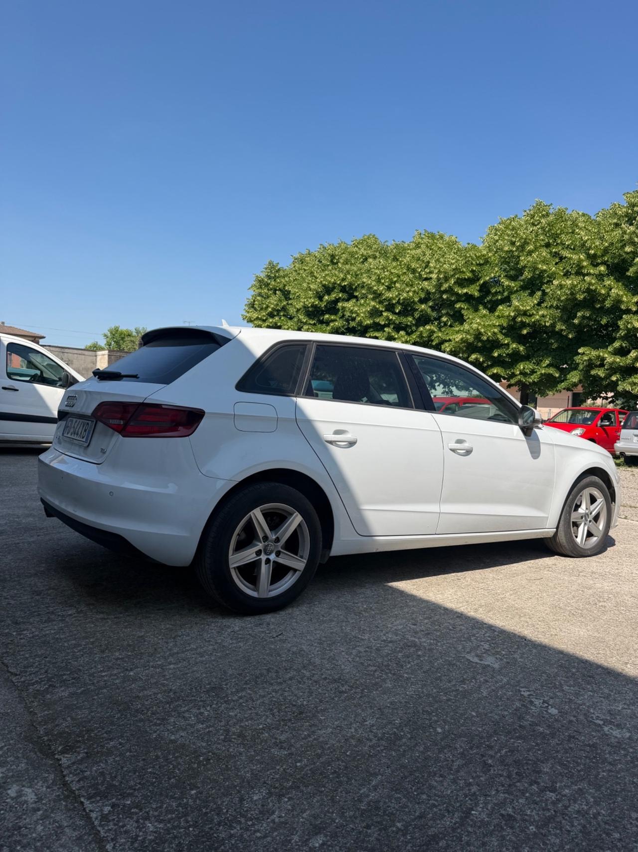 Audi A3 1.6 TDI clean diesel S tronic Ambition
