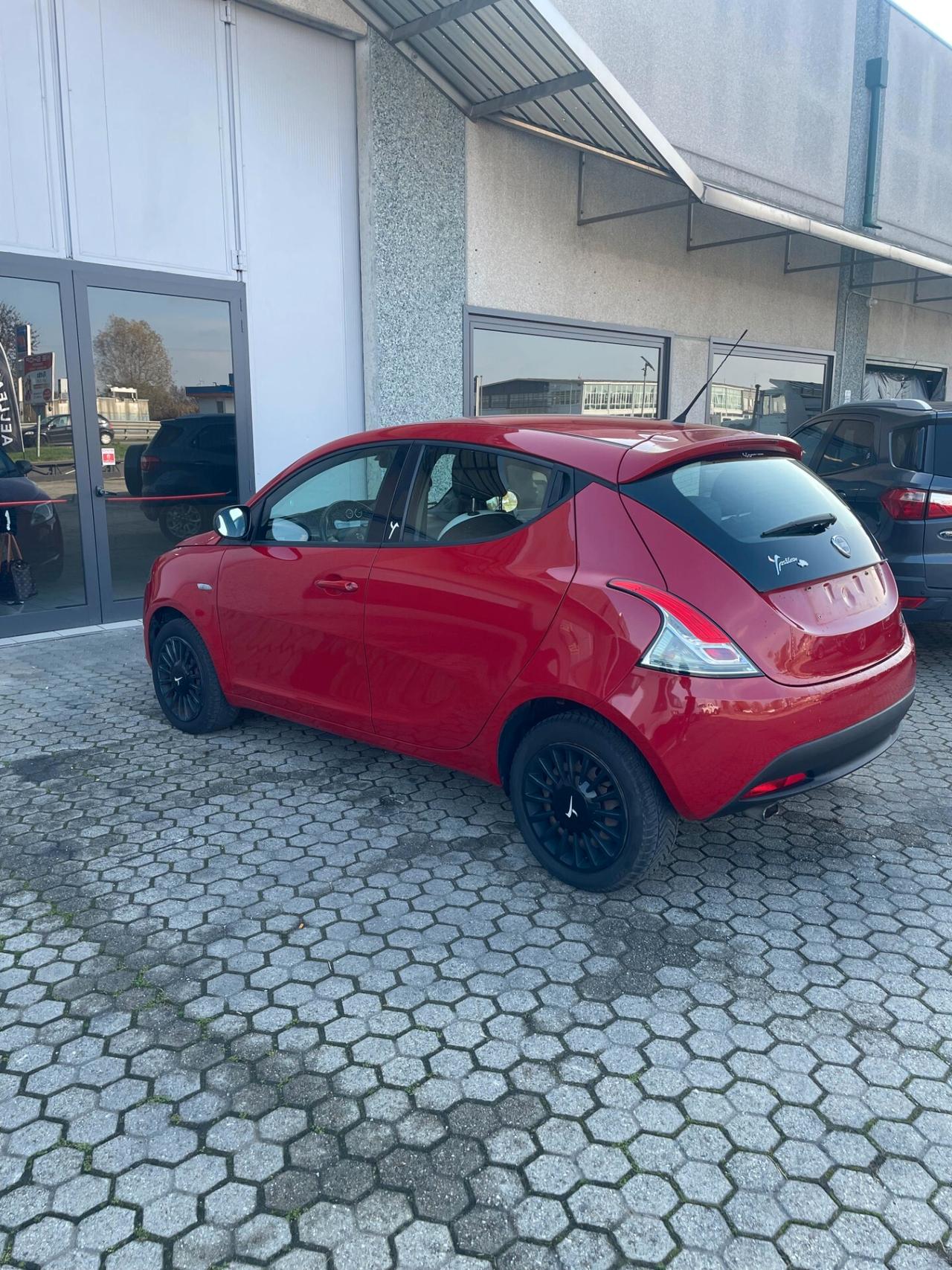 Lancia Ypsilon 1.2 69 CV 5 porte Elefantino