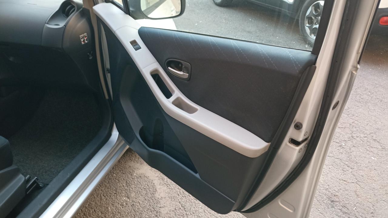 Toyota Yaris 1.4 D-4D 5 porte M-MT Sol automatica