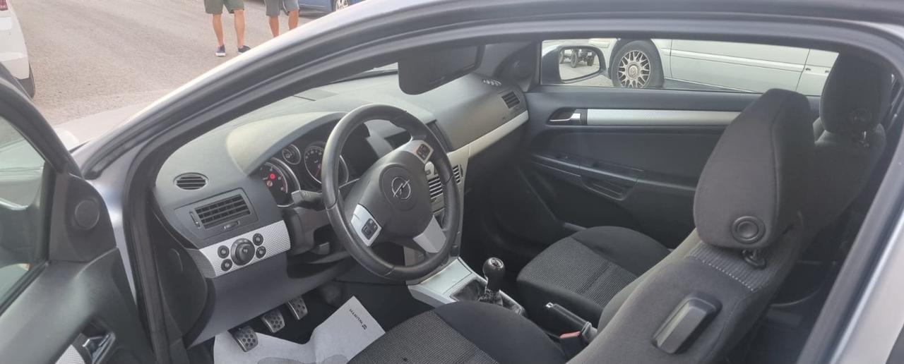 Opel Astra GTC 1.7 CDTI 101CV 3 porte Cosmo