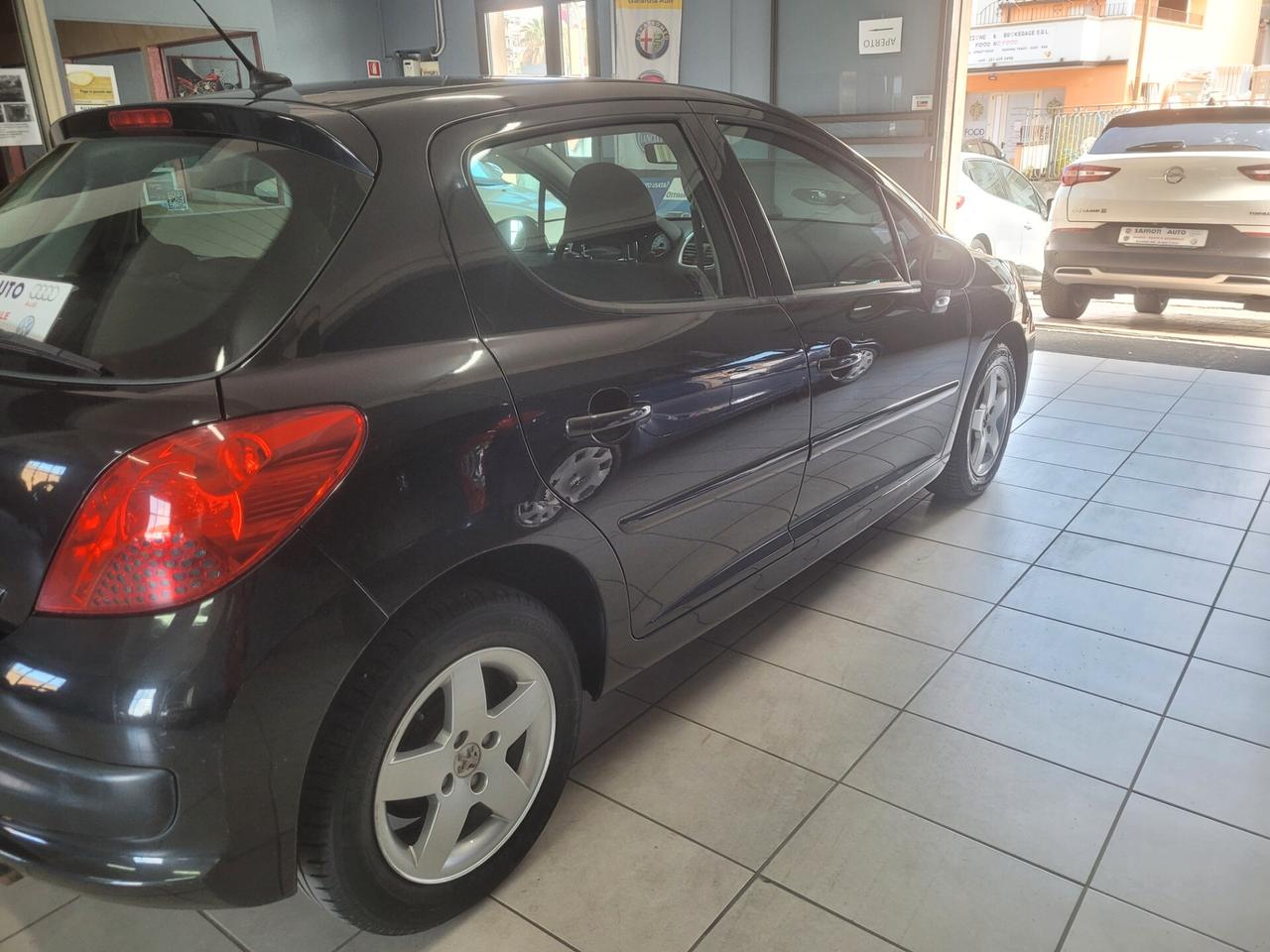 Peugeot 207 1.4 8V 75CV 5p. X Line