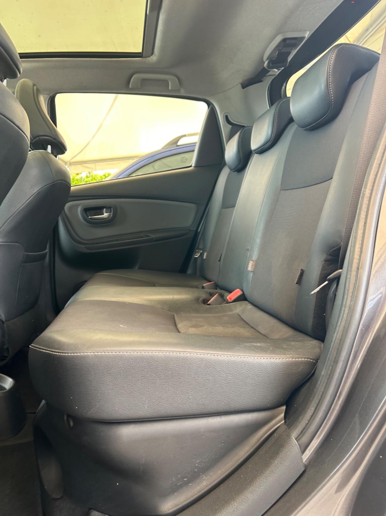 Toyota Yaris 1.5 Hybrid 5 porte by Glamour