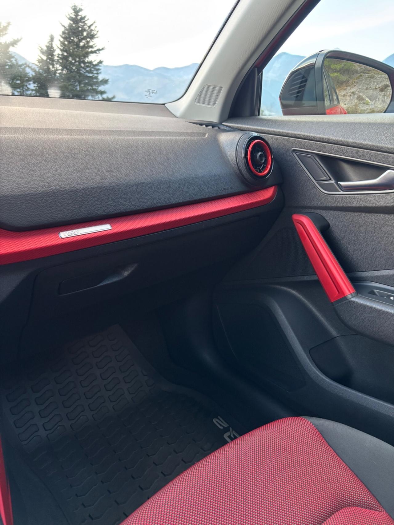 Audi Q2 1.6 TDI S line RED Edition