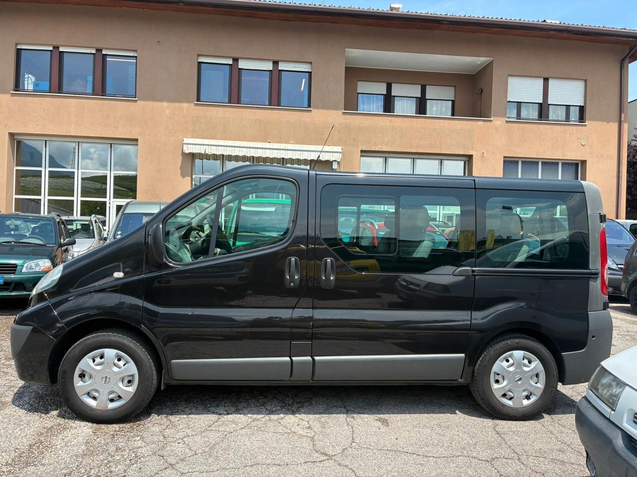 Nissan Primastar 2.0 DCI 115CV 9 POSTI
