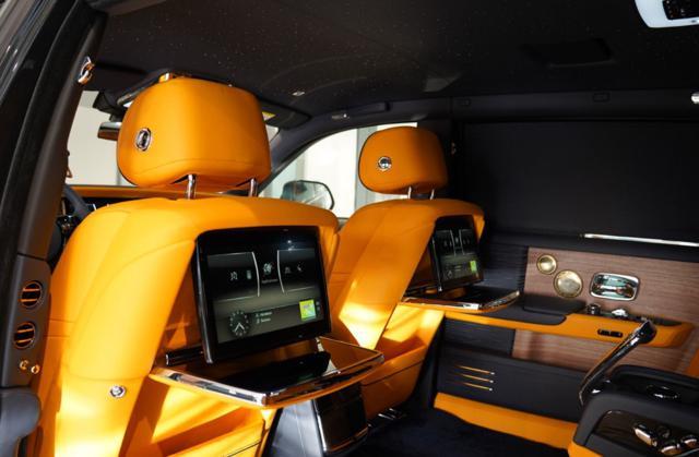ROLLS-ROYCE Phantom EWB -TWO TONE W12 414 KW (563HP)