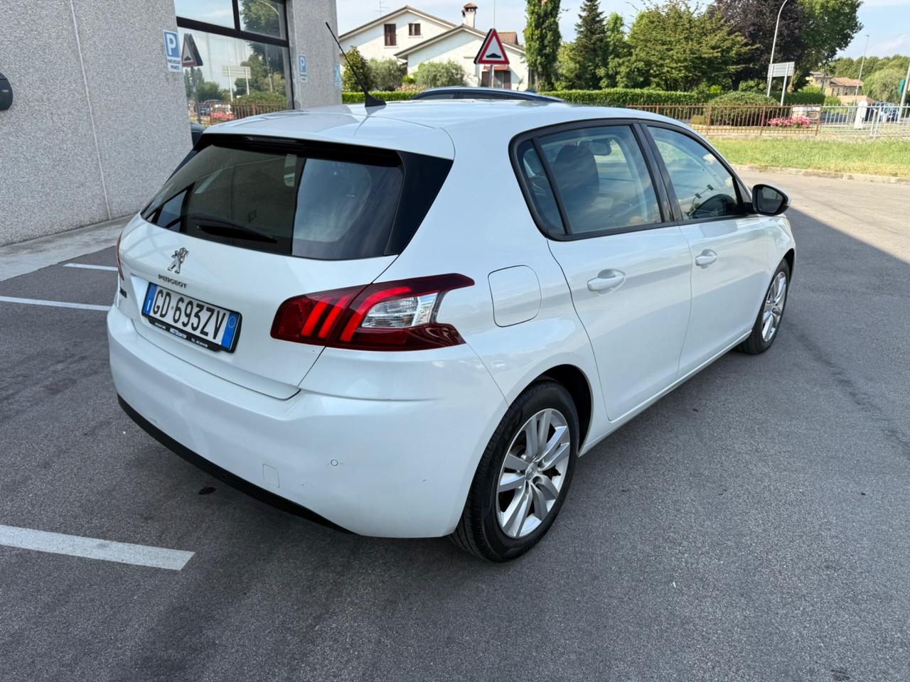 Peugeot 308 Berlina 1.5 130 Cv Bianco perla
