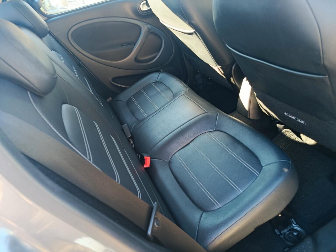 Smart ForFour EQ Pulse