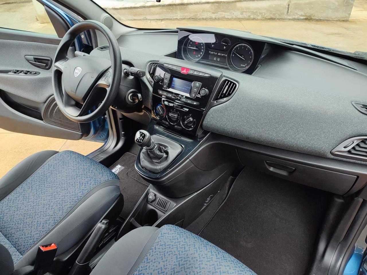 Lancia Ypsilon 1.0 FireFly 5 porte S&S Hybrid Gold