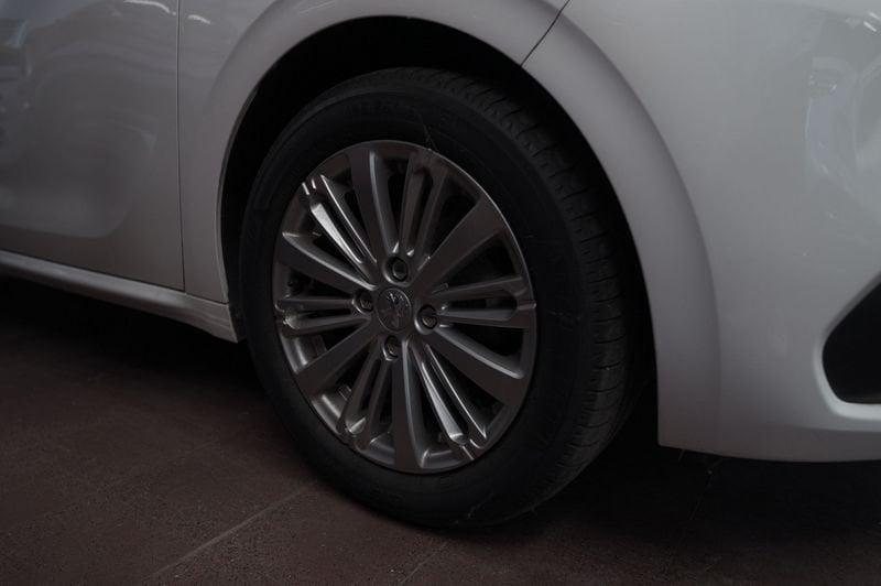Peugeot 208 I 2015 5p 1.2 puretech Allure s&s 82cv neopatentati
