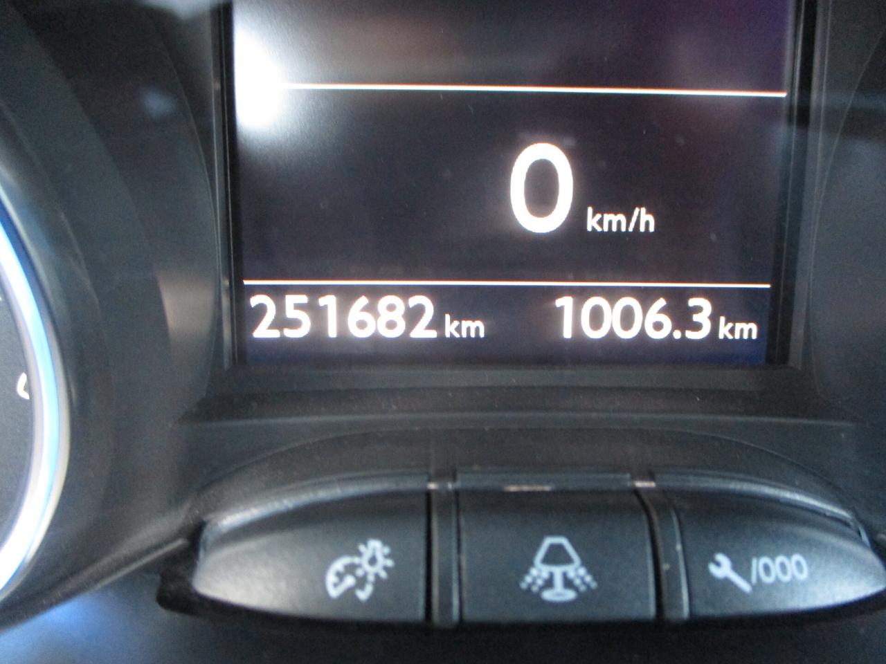 Peugeot 2008 BlueHDi 100 Black Matt 2015