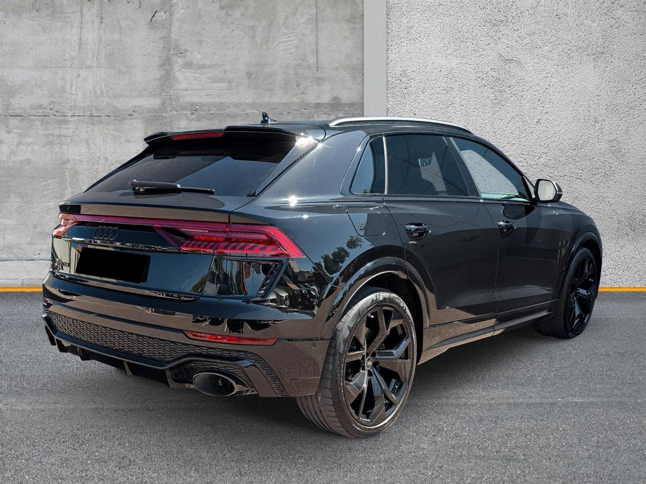 Audi Q8 RS TFSI V8 quattro tiptronic