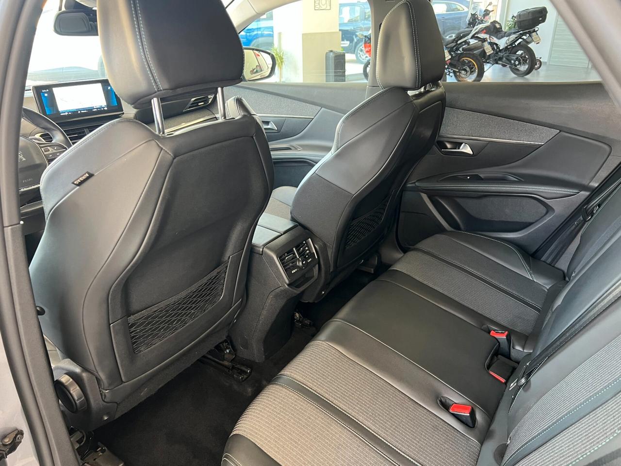 Peugeot 3008 BlueHDi 130 S&S Allure