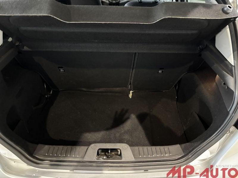 Ford Fiesta 1.2 Black & White Edition tua a 181,00 al mese
