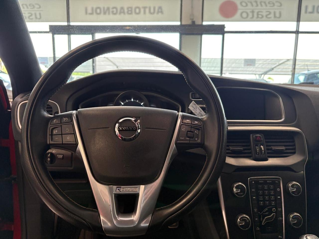Volvo V40 R-DESIGN D2 2.0 120 CV 6mt