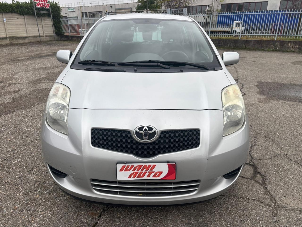 Toyota Yaris 1.0 5 porte