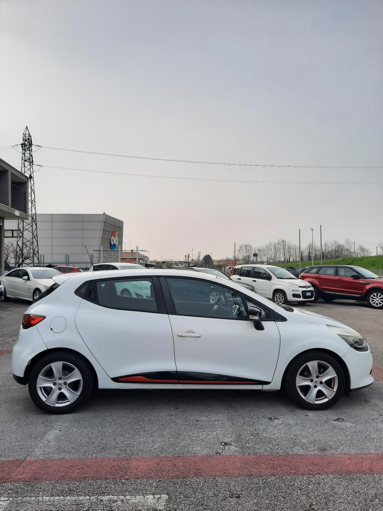 Renault Clio 1.2 75CV 5 porte Live OK NEOPATENTATI