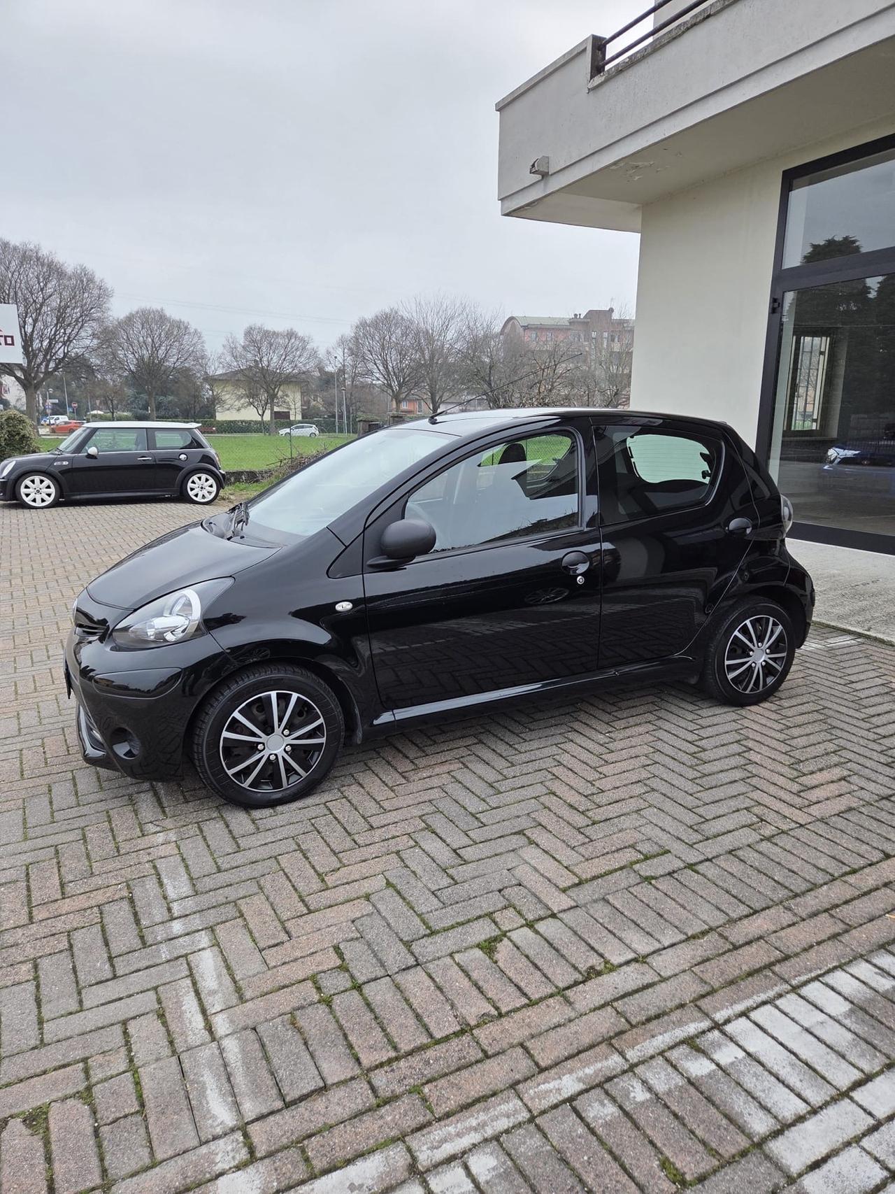 Toyota Aygo 1.0 12V VVT-i 5 porte Active Connect