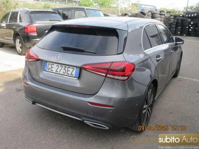 MERCEDES-BENZ A 180 d Automatic Premium