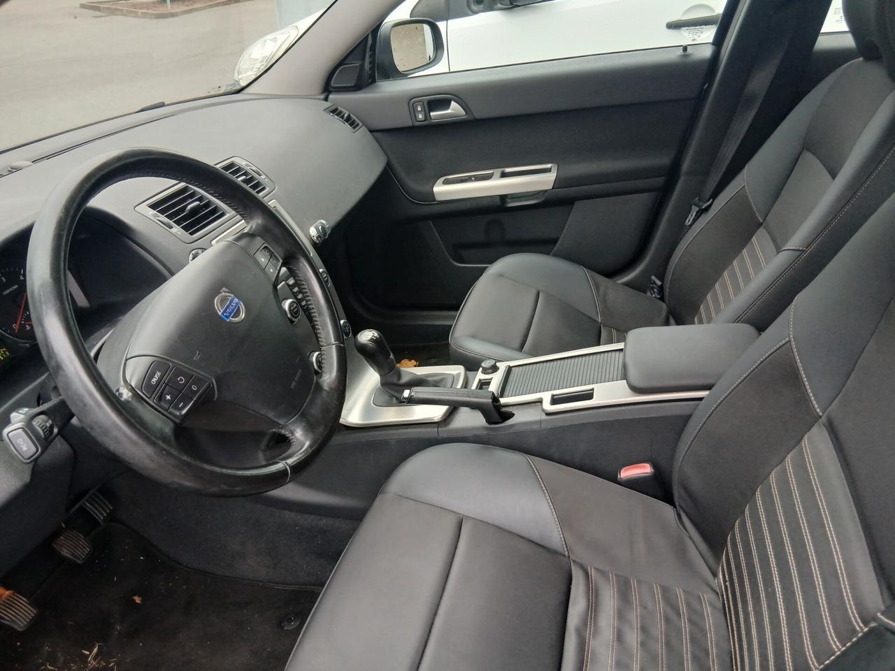 Volvo V50 2.0 D cat Momentum in arrivo......