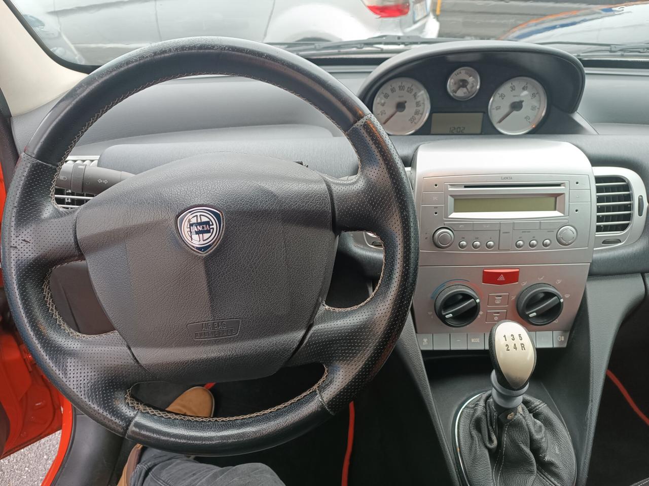 Lancia Ypsilon 1.2 Oro Bianco