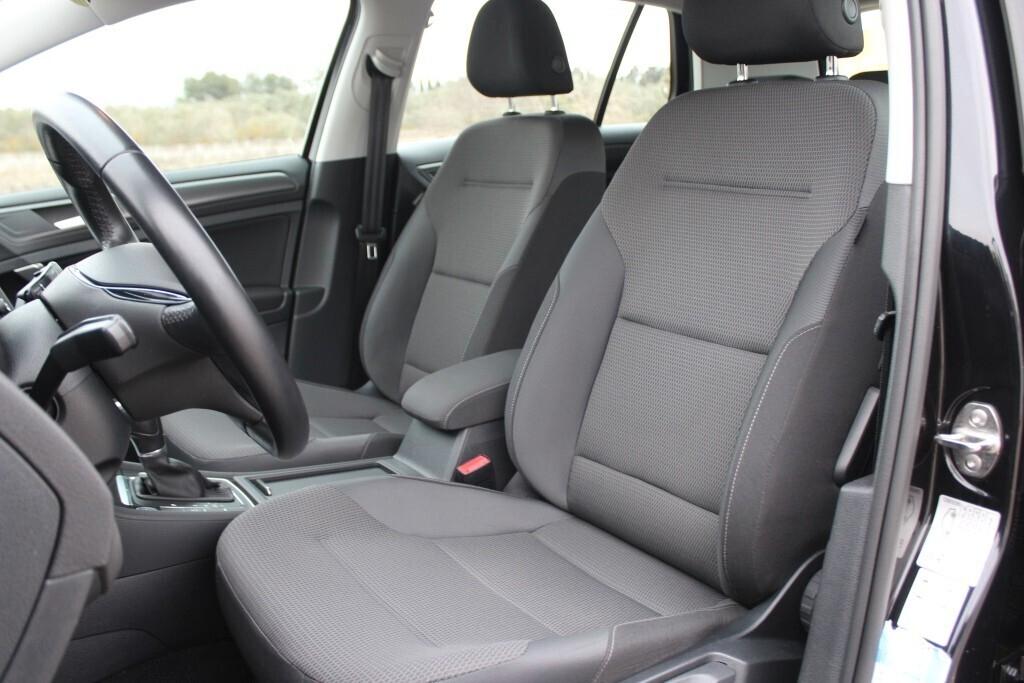 VOLKSWAGEN Golf 1.6 TDI DSG *FULL LED *KEYLESS