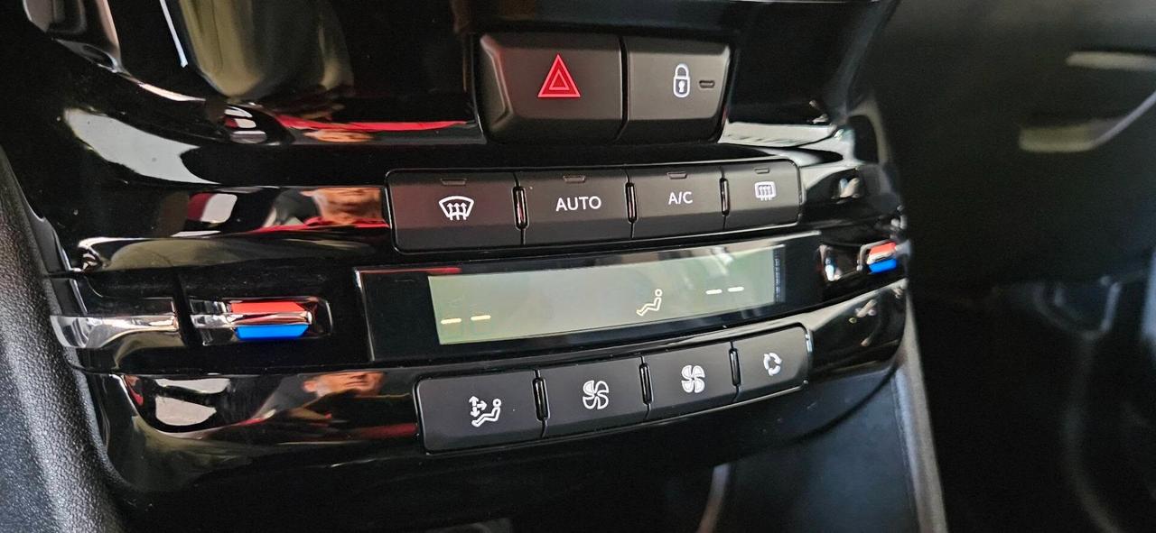 Peugeot 208 PureTech 82cv 5 porte Allure-Navi- Chromo-4 Vetri elett.-Sensori parch