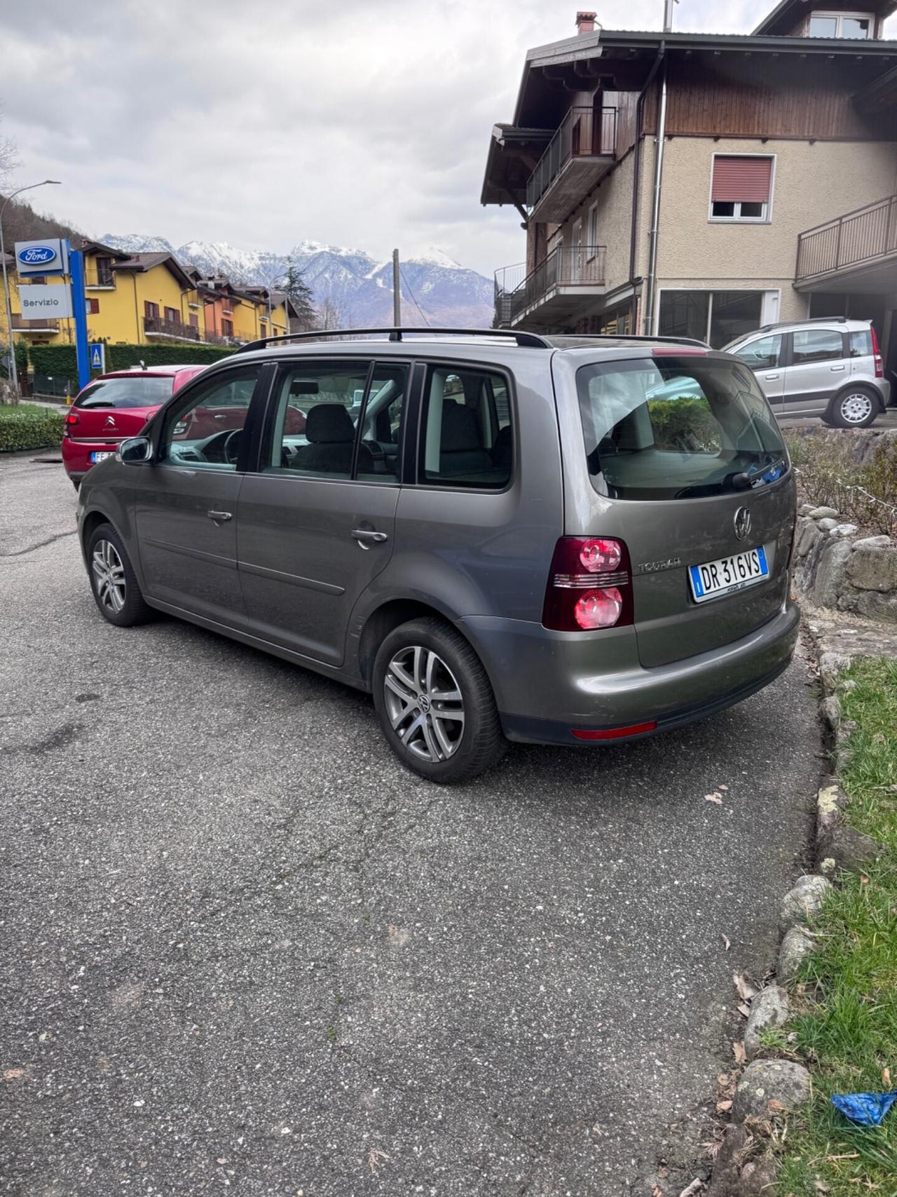 Volkswagen Touran 2.0 TDI DPF Highline 7 POSTI