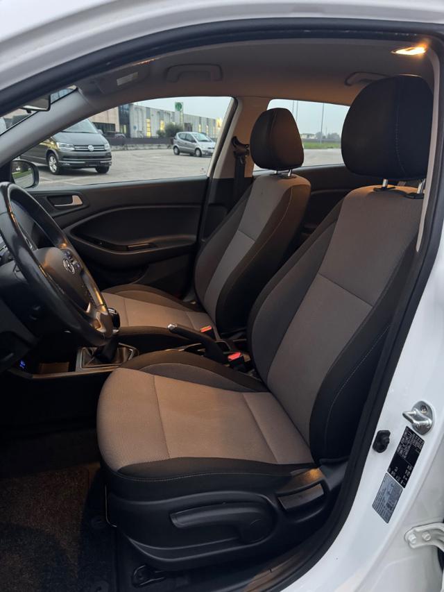 HYUNDAI i20 1.2 84 CV 5 porte Blackline