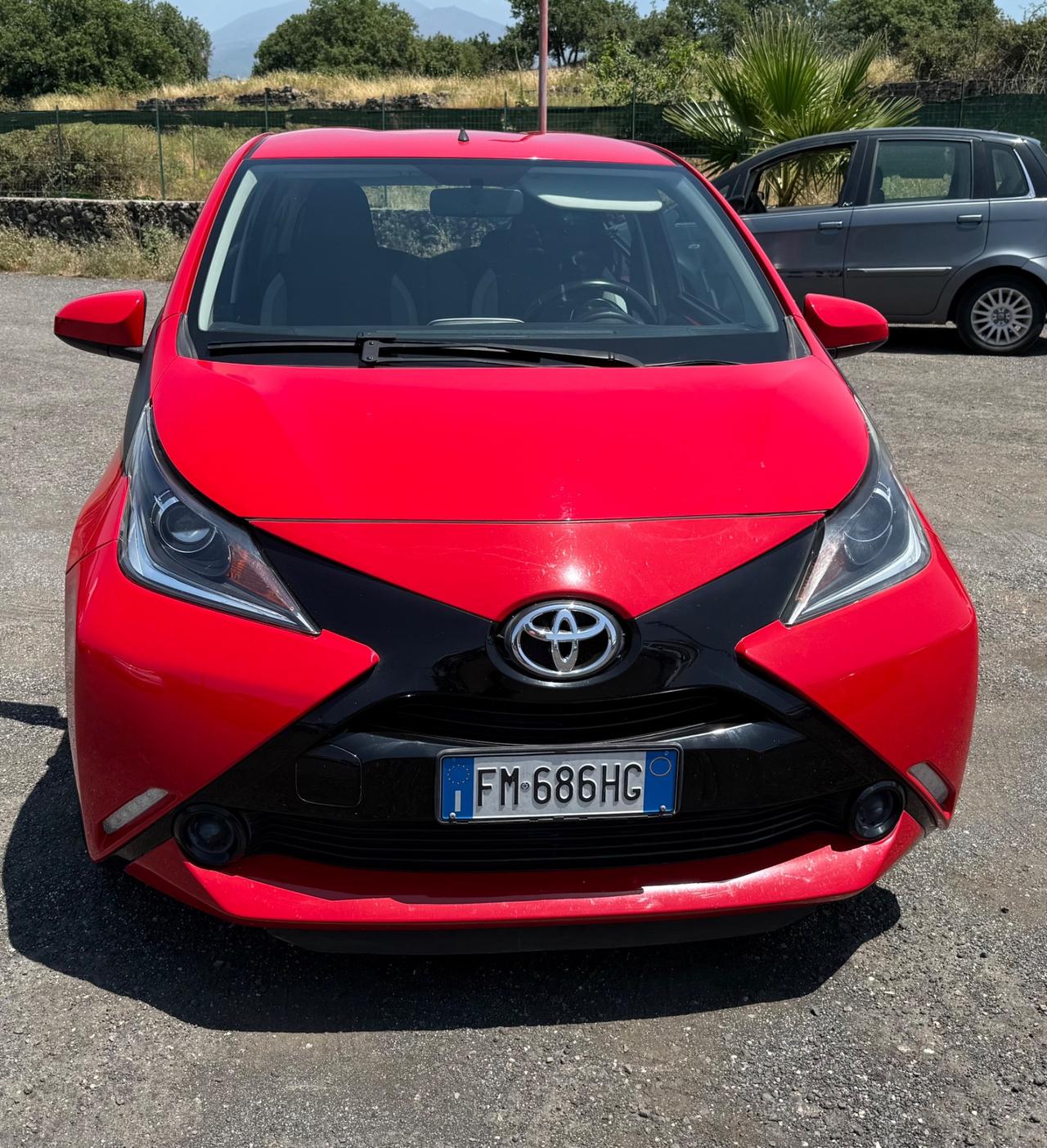 Toyota Aygo 1.0 VVT-i 69 CV 5 porte x-play TSS