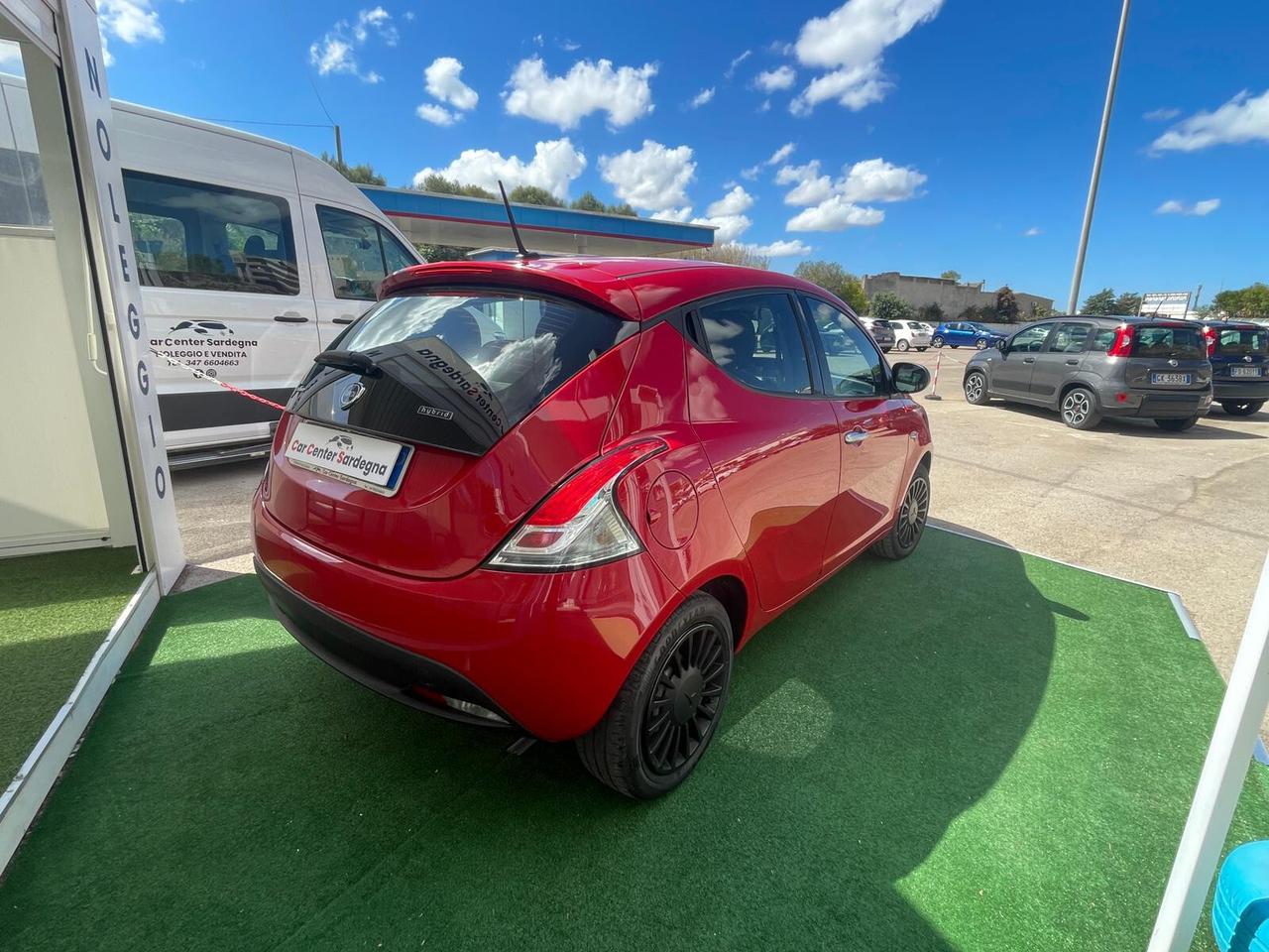 Lancia Ypsilon 1.0 FireFly 5 porte S&S Hybrid Silver
