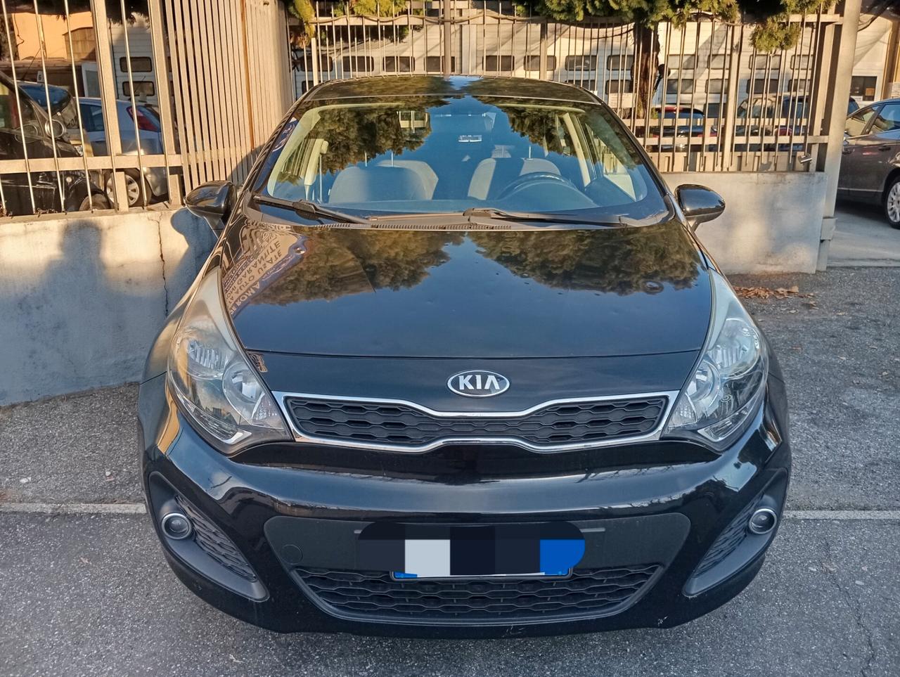 Kia Rio 1.2 CVVT 5p. Active accetto permute
