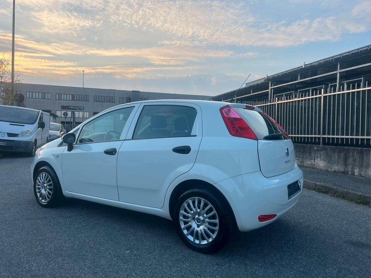 Fiat Punto 1.2 8V solo 49.000km PER NEOPATENTATI