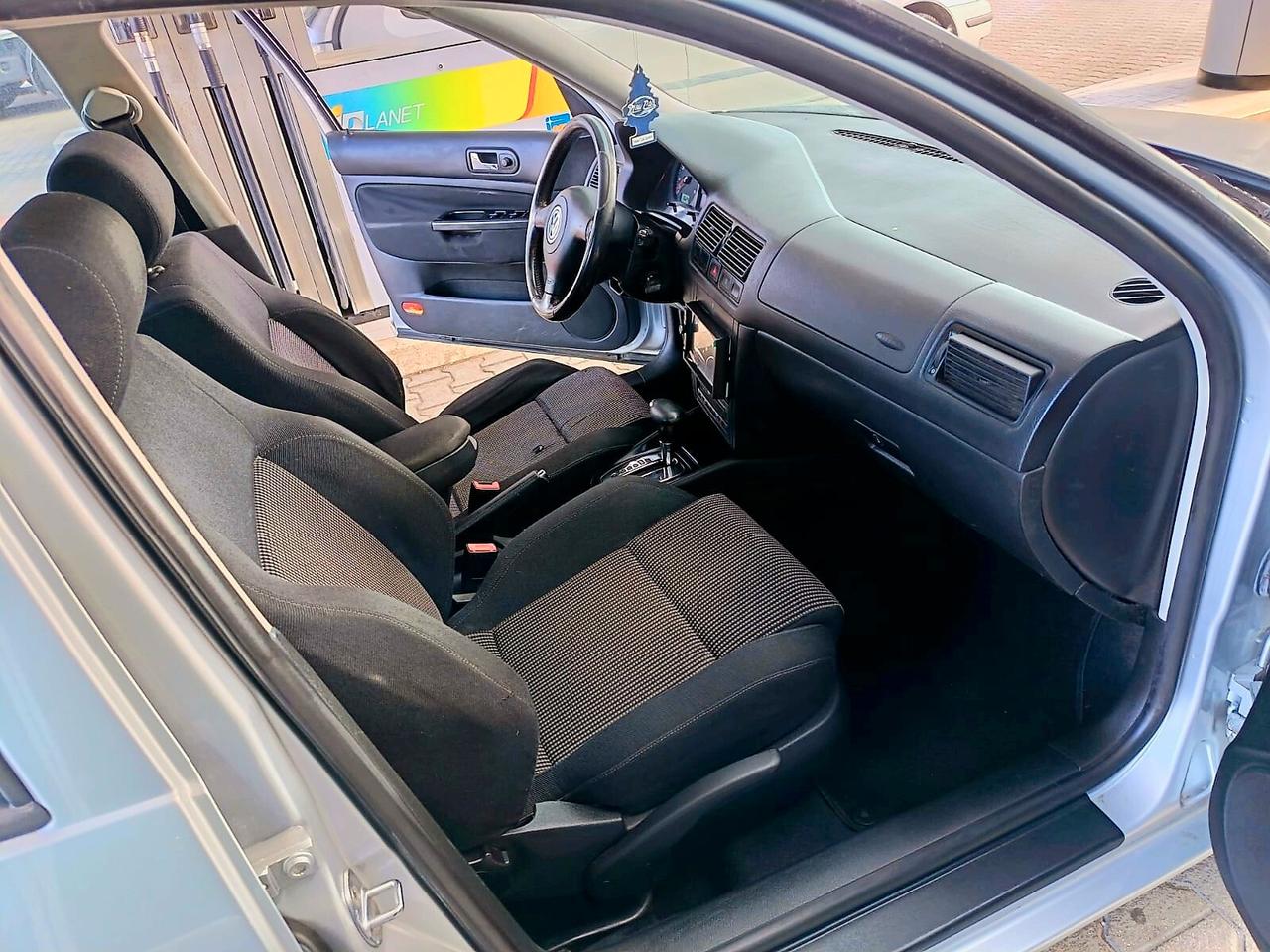 VOLKSWAGEN GOLF 4 HIGHLINE 1.6 BENZINA AUTOMATICA UNICOPROPRIETARIO – KM ORIGINALI – CAMBIO AUTOMATICO PERFETTO