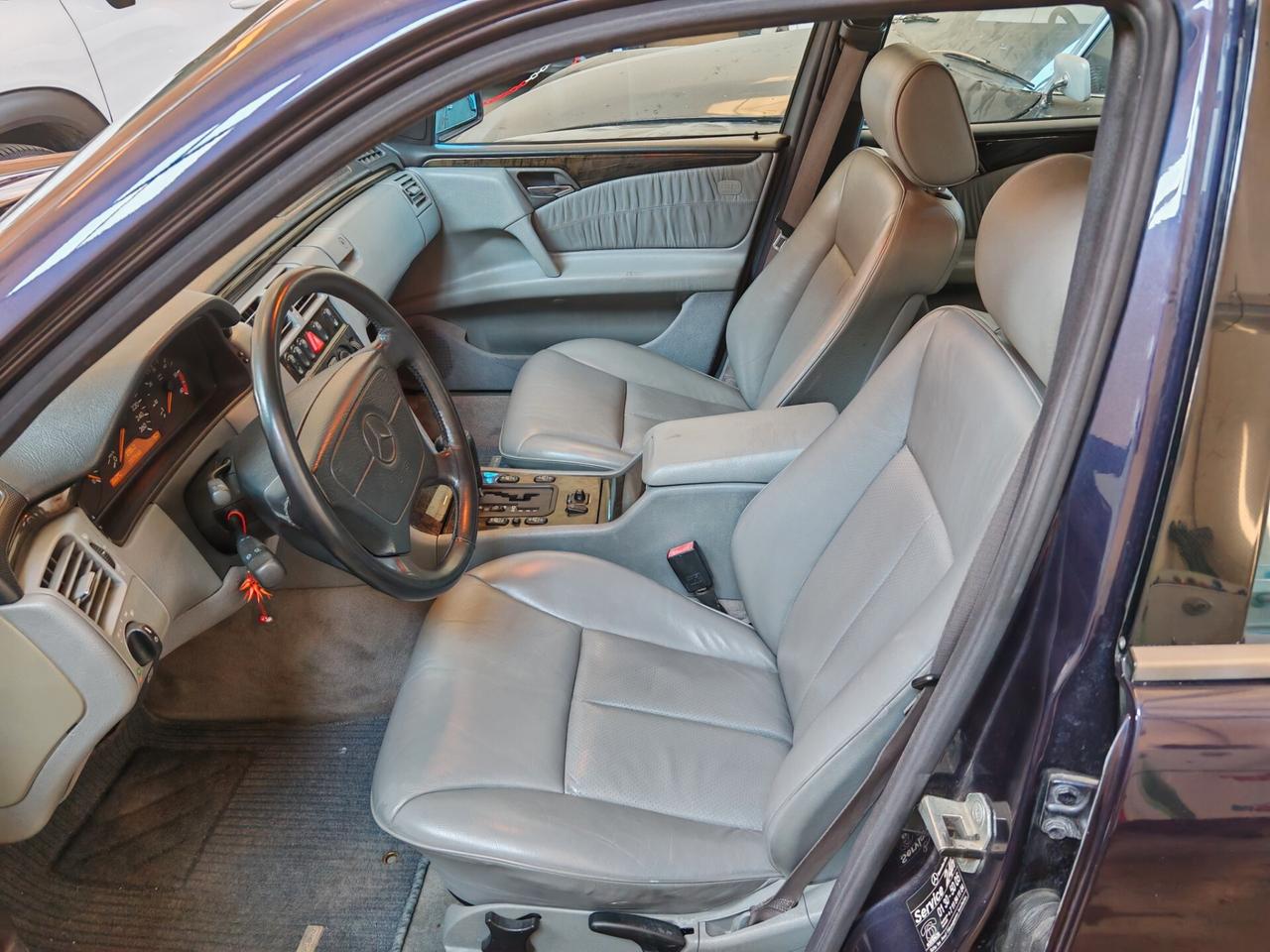 Mercedes-benz E 300 turbodiesel - Avantgarde -