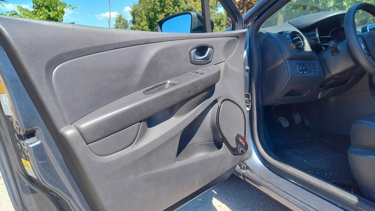 Renault Clio dCi 8V 90 CV 5 porte Moschino Intens
