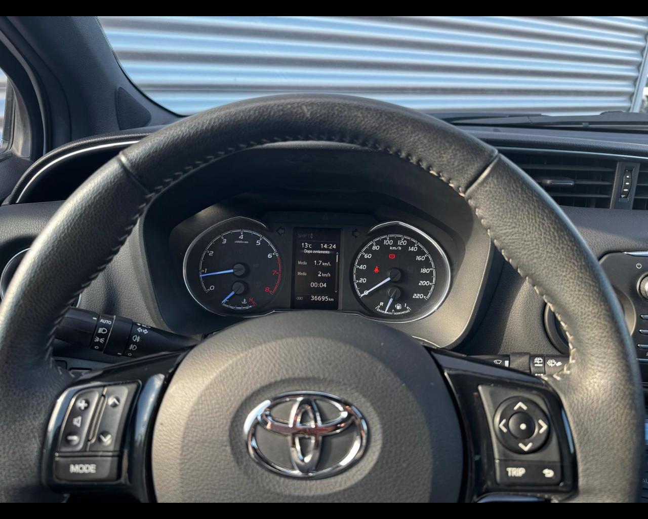 TOYOTA YARIS 5P 1.5 LOUNGE