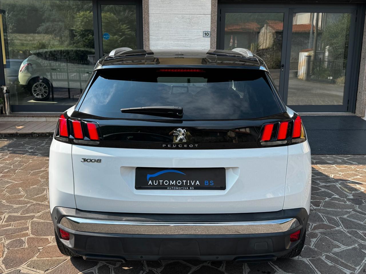 Peugeot 3008 BlueHDi 130 S&S EAT8 Crossway