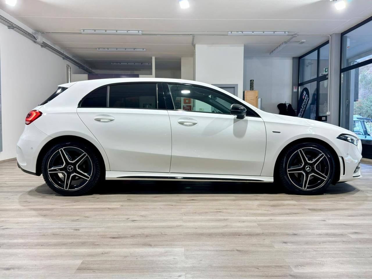 MERCEDES A200 D AUTO PREMIUM AMG LINE 2.0 150CV